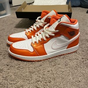 Jordan 1 Mid “Electric Orange”
